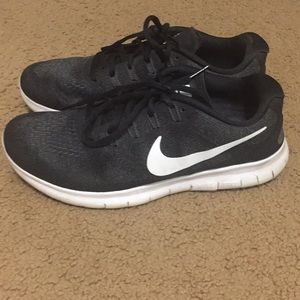 Nike free rn tennis shoes